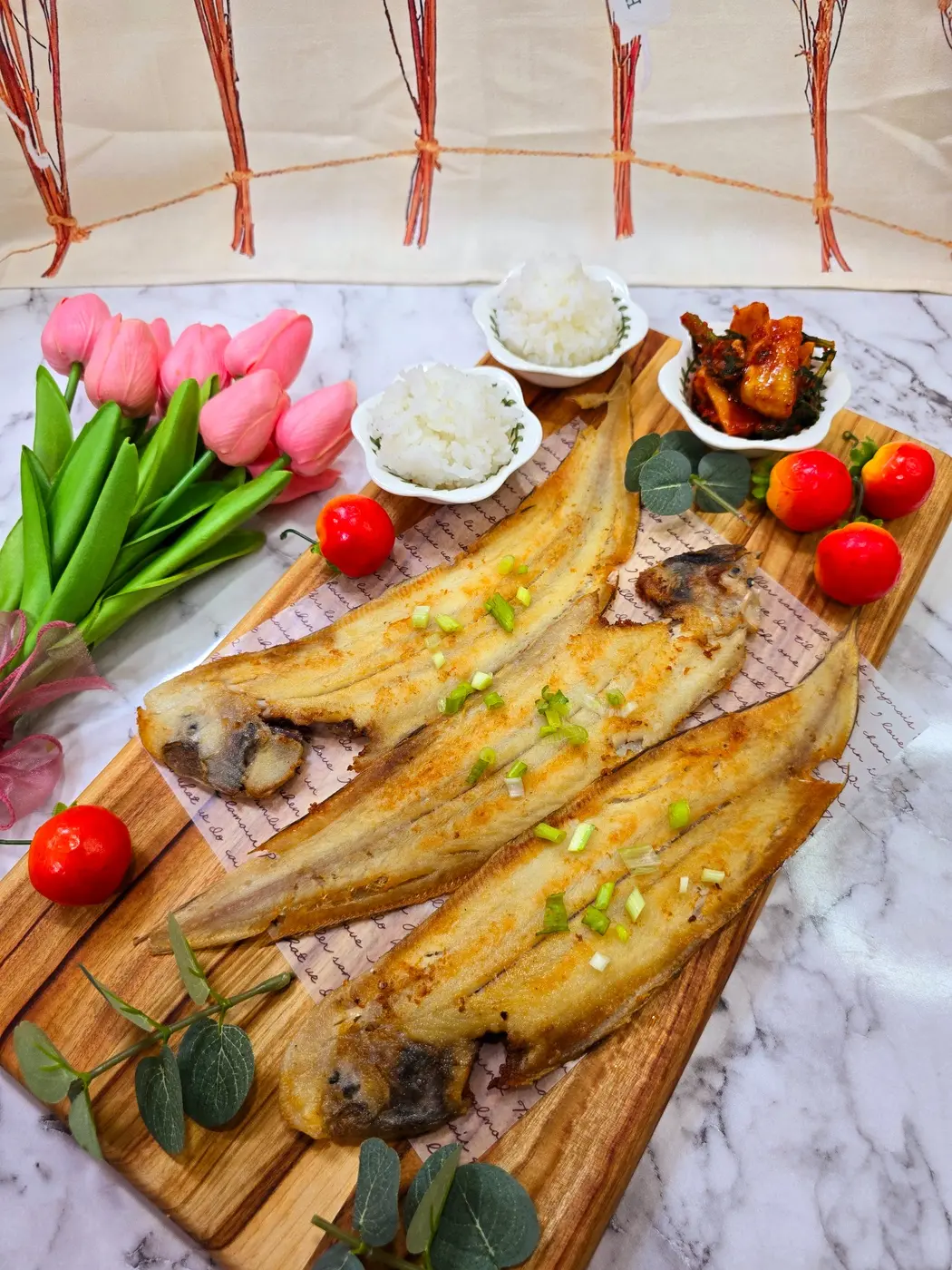 정갈하게 차려진 구운 군산박대 한상